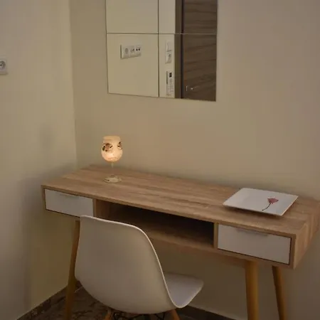 Chrysafenia & Leandros Downtown Apartment
